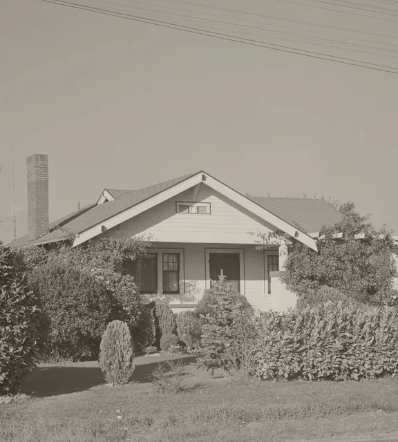 A bungalow in the suburbs of Portland, Oregon, 1941. Photograph by Russell Lee.